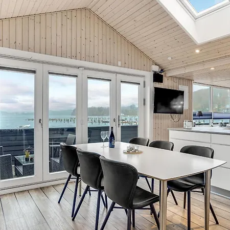 Beautiful In With 2 Bedrooms And Wifi Holiday home *