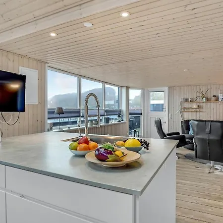 Beautiful In With 2 Bedrooms And Wifi Holiday home *