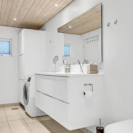 Beautiful In With 2 Bedrooms And Wifi
