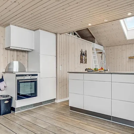 Beautiful In With 2 Bedrooms And Wifi *